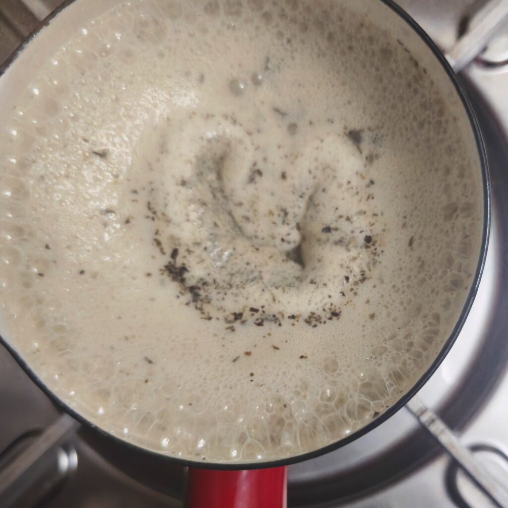 ラベンダーとはちみつのチャイをミルク砂糖多めにつくってみた